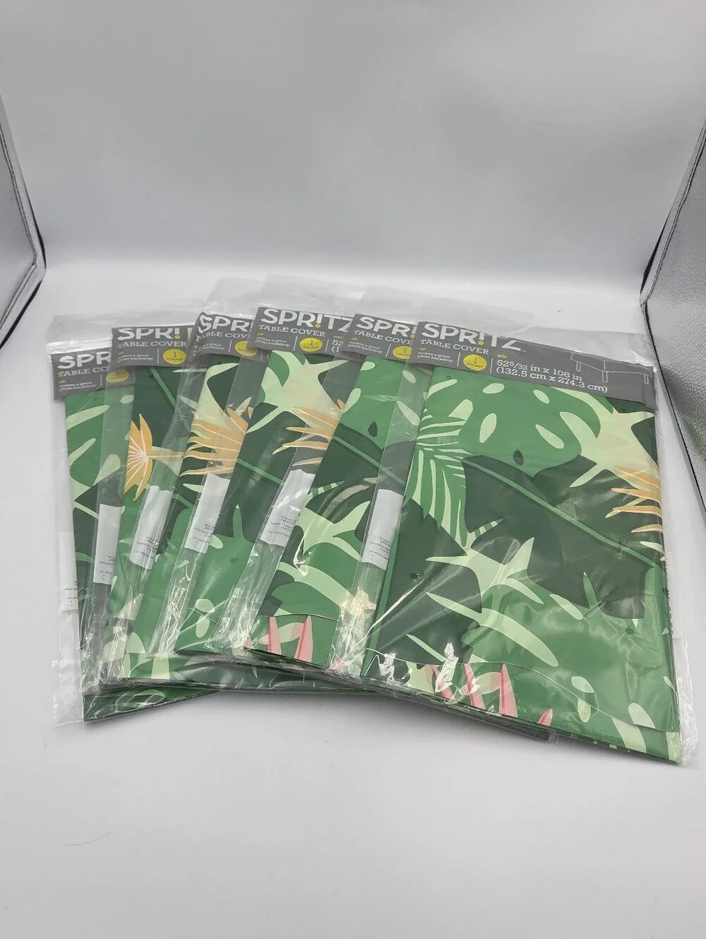 Spritz Tropical Leaf Disposable Table Covers 52 5/32in X 108 In Set Of 6 Nwt
